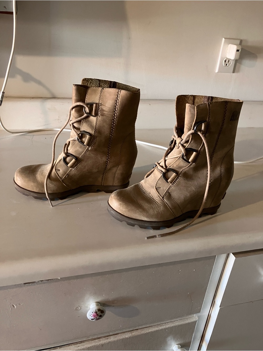 Sorel Joan of Arc Women’s Lace-Up Leather Ankle Boots - Taupe